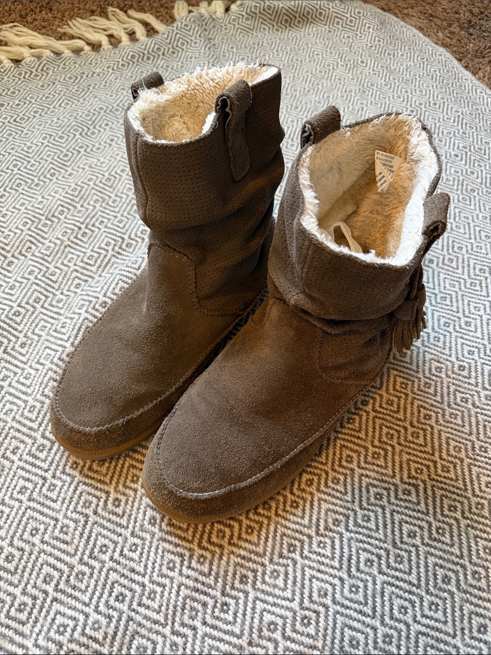 American Eagle Outfitters Brown Suede Tassel Faux-Fur Lined Ankle Boots - Picture 3 of 14